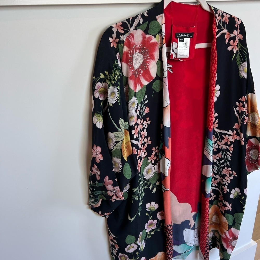 Charlie B Reversable Floral Kimono Black and Red Womens Medium - Picture 2 of 11